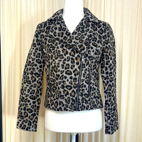 cupcakes & cashmere Jackets & Blazers - EUC- CUPCAKES AND CASHMERE- LEOPARD PRINT MOTO JACKET SIZE XS